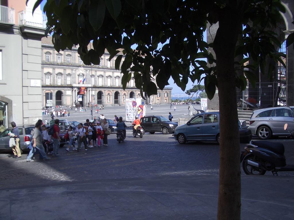 נאפולי Serra Casa Vacanza A Piazza Del Plebiscito מראה חיצוני תמונה